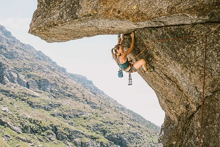 Storia d'arrampicata: i sassi lo sanno. Back to Unghiasse