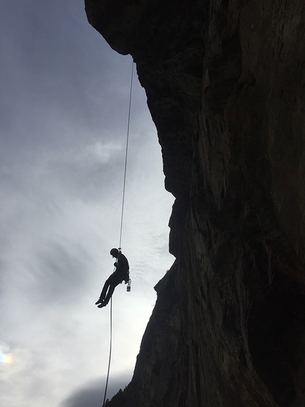 Valle d'Aosta, Ezio Saccaro, Edoardo Saccaro, Pèrie de Sarò - Calata dalla via Tartaruga volante, Pèrie de Sarò, Valle d'Aosta (Ezio Saccaro, Edoardo Saccaro)