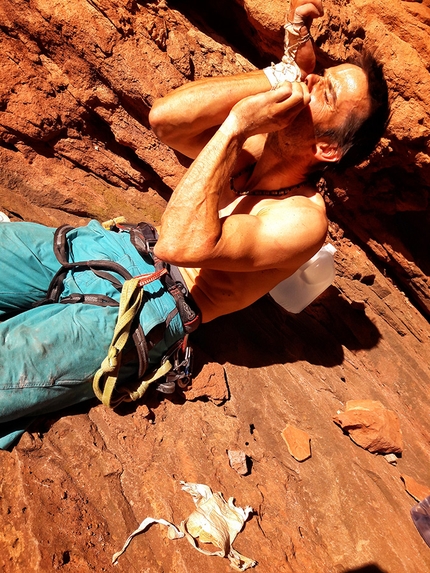 The Crucifix, Canyonlands, USA, Tom Randall, Pete Whittaker - Tom Randall si riprende dopo un tentativo su The Crucifix, Canyonlands