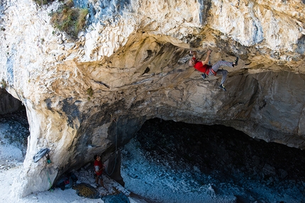 Alfredo Webber - Alfredo Webber climbing Thunder Ribes 9a at Massone, Arco