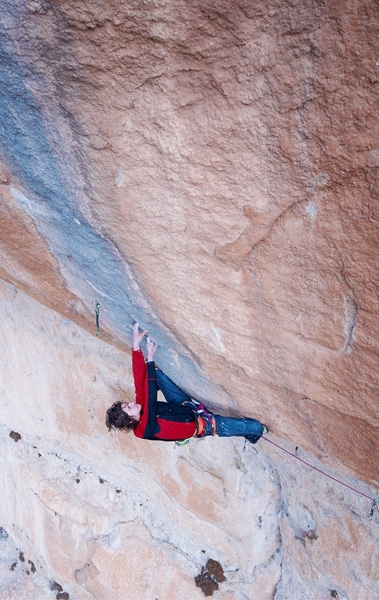 Adam Ondra - Adam Ondra climbing Golpe de estado 9b at Siurana, Spain