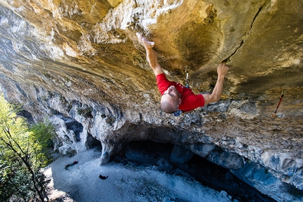 Alfredo Webber climbs 9a aged 48, Thunder Ribes at Massone