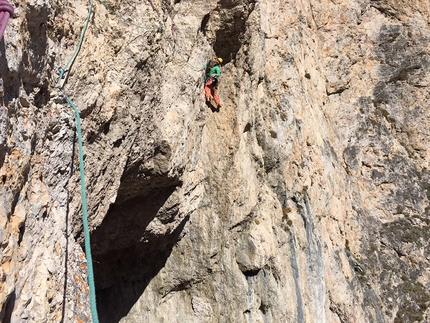 Via Mirko, Monte Steviola, Vallunga, Dolomiti, Manuel Nocker, Armin Senoner - Manuel Nocker e Armin Senoner durante l'apertura della Via Mirko sul Monte Steviola, Vallunga (Puez-Odle) Dolomiti