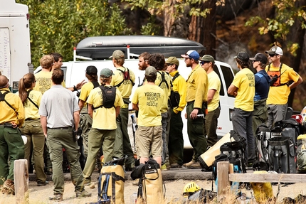 Quinn Brett, The Nose, El Capitan, Yosemite - Quinn Brett salvataggio il 11/10/2017: membri di YOSAR si preparano