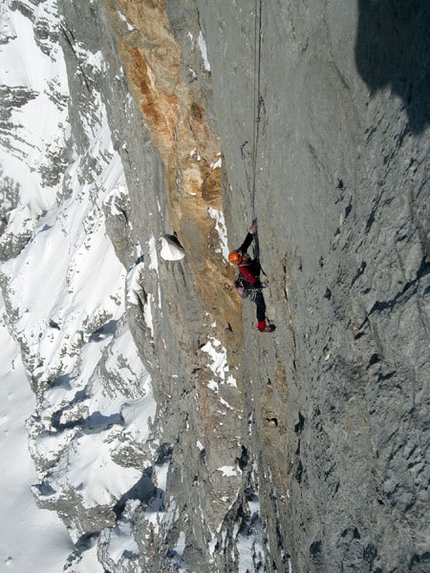 Capitan Sky-hook, Civetta, Dolomiti - Alessandro Baù e Nicola Tondini durante la prima invernale di Capitan Sky-hook.