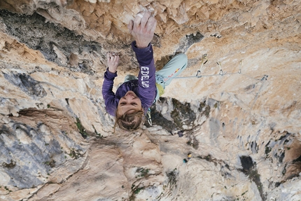 Angela Eiter - Angela Eiter da record: la 31enne austriaca ha salito La planta de shiva a Villanueva del Rosario in Spagna ed è diventa la prima donna al mondo a salire il 9b