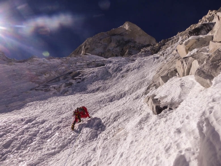 Shivling, Shiva’s Ice, Simon Gietl, Vittorio Messini - Shivling Shiva’s Ice: Simon Gietl climbing through the upper icefield