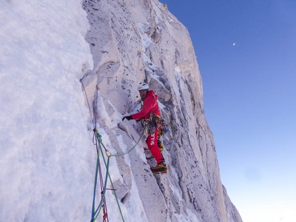 Shivling, Shiva’s Ice, Simon Gietl, Vittorio Messini - Shivling Shiva’s Ice: Simon Gietl affronta l'arrampicata di misto sulla rampa della headwall