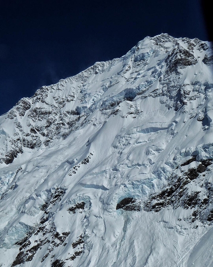 Caroline Face, Aoraki, Mount Cook, Nuova Zelanda - La temuta Caroline Face del Monte Aoraki / Mount Cook (3724 m) in Nuova Zelanda, sciata per la prima volta il 27/10/2017 da Enrico Mosetti ed i britannici Ben Briggs e Tom Grant. La prima salita è stata effettuata nel novembre 1970 da John Glasgow e Peter Gough