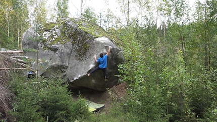 Niccolò Ceria, bouldering, Norway, Finland - Niccolò Ceria climbing One Love 7C+, Sipoo, Finland 