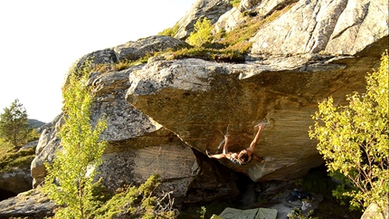 Niccolò Ceria, bouldering, Norway, Finland - Niccolò Ceria on The diamond 8B, Vingsand, Norway