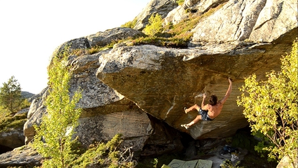 Niccolò Ceria, bouldering, Norway, Finland - Niccolò Ceria climbing The diamond 8B, Vingsand, Norway