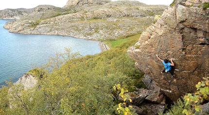 Niccolò Ceria, bouldering, Norway, Finland - Niccolò Ceria on the second ascent of King Size 7C+, Vingsand, Norway