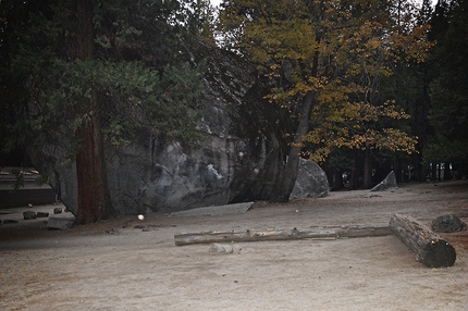 Midnight Lightning, Yosemite, Ron Kauk, Filippo Manca - The Midnight Lightning boulder problem in Yosemite