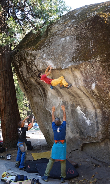 Midnight Lightning, Yosemite, Ron Kauk, Filippo Manca - Filippo Manca sale il blocco Midnight Lightning nello Yosemite