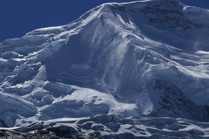 Peru, Artesonraju, Huascaran, Tocllaraju, steep skiing, Yannick Boissenot, Frederic Gentet, Stéphane Roguet - Huascaran Sur, El escudo