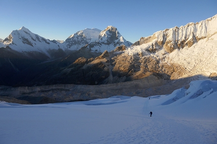 Perù, sciare, Artesonraju, Huascaran, Tocllaraju, Yannick Boissenot, Frederic Gentet, Stéphane Roguet - Sciare in Perù (Yannick Boissenot, Frederic Gentet, Stéphane Roguet estate 2017)