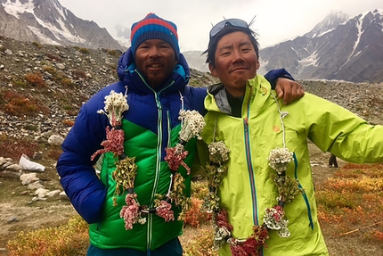 Shispare, Kazuya Hiraide, Kenro Nakajima - Kazuya Hiraide e Kenro Nakajima dopo la prima salita della parete NE dello Shispare (7611m), Karakorum