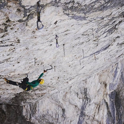 Angelika Rainer - Angelika Rainer durante uno dei suoi tentativi su 'Je Ne Sais Quoi D14+' nella falesia Tomorrow's World in Dolomiti