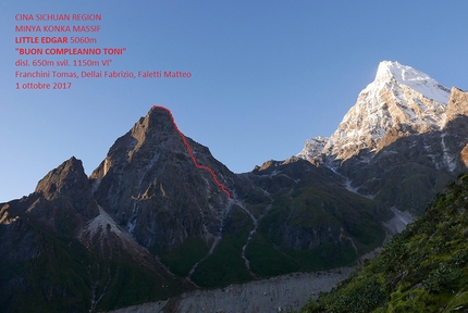 Mount Edgar, China François Cazzanelli, Francesco Ratti, Emrik Favre, Tomas Franchini, Matteo Faletti, Fabrizio Dellai - Buon compleanno Toni up Little Edgar 5060m, Nanmengou Valley (Tomas Franchini, Matteo Faletti, Fabrizio Dellai 01/10/2017)