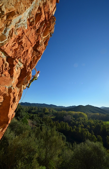 Cuba, Sardinia, crag, climbing, Quirra - Simone Sarti climbing Che Guevara (6b+) at the crag Cuba in Sardinia