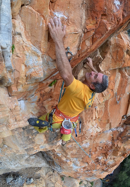 Cuba, Sardegna, falesia, arrampicata, Quirra - Maurizio Oviglia su Buena Vista Social Club (7b+) nella falesia di Cuba in Sardegna