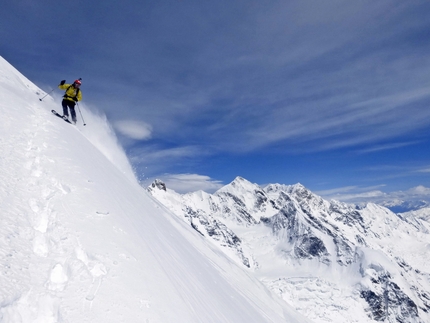 Caucasus massif skiing, Miroslav Peťo, Maroš Červienka - Skiing the SW Ridge of Tetnuldi (4858 m), Caucasus (Miroslav Peťo, Maroš Červienka)