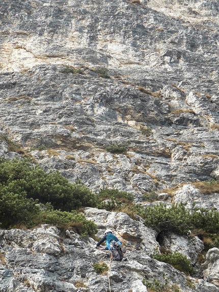 Baffelan, Alpinismo Radicale, Leonardo Meggiolaro, Matteo Maran - Leonardo Meggiolaro e Matteo Maran sulla terzo tiro di Alpinismo Radicale, Baffelan, Piccole Dolomiti