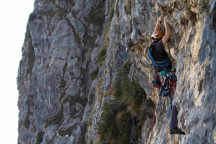 Baffelan, Alpinismo Radicale, Leonardo Meggiolaro, Matteo Maran - Leonardo Meggiolaro e Matteo Maran sul quinto tiro della via Alpinismo Radicale, Baffelan, Piccole Dolomiti
