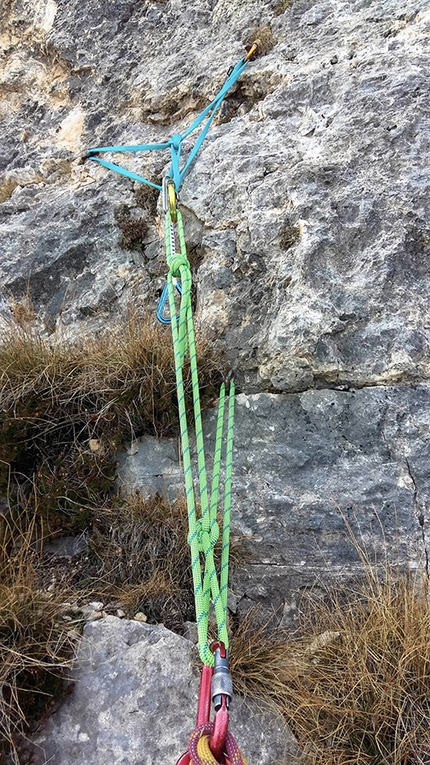 Baffelan, Alpinismo Radicale, Leonardo Meggiolaro, Matteo Maran - La sosta del quinto tiro, primo del tiro chiave della via Alpinismo Radicale, Baffelan, Piccole Dolomiti
