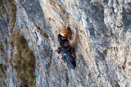 Baffelan, Alpinismo Radicale, Leonardo Meggiolaro, Matteo Maran - Leonardo Meggiolaro e Matteo Maran sul sesto tiro della via Alpinismo Radicale, Baffelan, Piccole Dolomiti