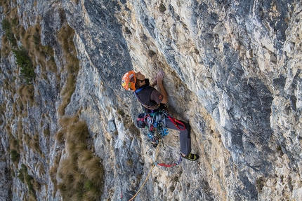Baffelan, Alpinismo Radicale, Leonardo Meggiolaro, Matteo Maran - Leonardo Meggiolaro e Matteo Maran sul sesto tiro della via Alpinismo Radicale, Baffelan, Piccole Dolomiti