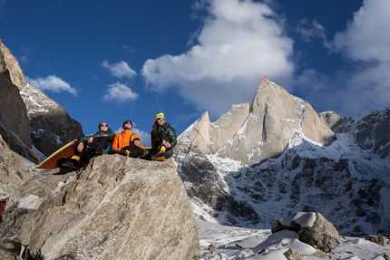 Cerro Kishtwar, Himalaya, Thomas Huber, Stephan Siegrist, Julian Zanker - Cerro Kishtwar: Thomas Huber, Stephan Siegrist, Julian Zanker al Campo Base Avanzato a 5050m