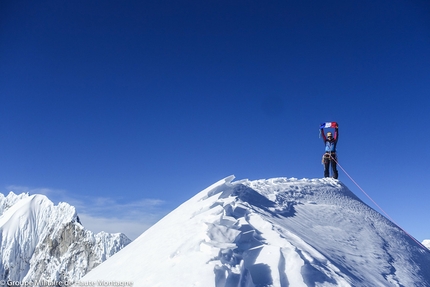 Pangbuk North, Nepal, Max Bonniot, Pierre Sancier - In cima al Pangbuk North (6589 m), Nepal, dopo la prima salita di Tolérance Zero (Max Bonniot, Pierre Sancier 18-19/10/2017)