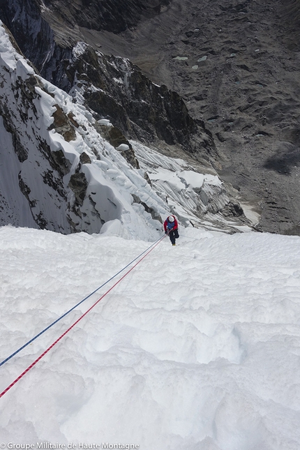 Pangbuk North, Nepal, Max Bonniot, Pierre Sancier - 1000m of abseils down Tolérance Zero on Pangbuk North, Nepal, established by French alpinists Max Bonniot and Pierre Sancier 18-19/10/2017)