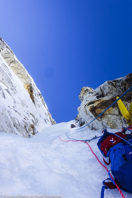 Pangbuk North, Nepal, Max Bonniot, Pierre Sancier - Max Bonniot sul secondo tiro di ghiaccio della via Tolérance Zero sul Pangbuk North, Nepal, aperto insieme a Pierre Sancier il 18-19/10/2017)