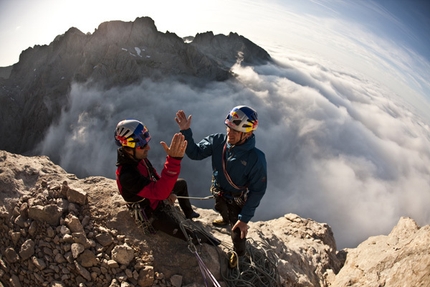 Iker & Eneko Pou - Iker & Eneko Pou in cima al Naranjo de Bulnes, Picos de Europa, Spagna