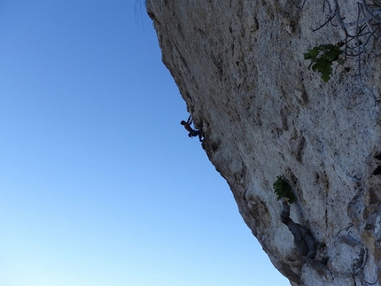 Novità arrampicata in Sardegna: una falesia a Sassari ed una via al Monte Oddeu