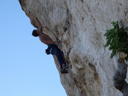 Siberia, Sardegna, arrampicata, Marco Corda, Giacomo Deiana - Giacomo Deiana su Pulp 8a+, Siberia, Sardegna