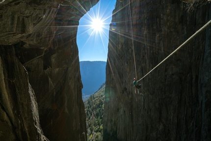 Nicolas Favresse, Yosemite, El Capitan - Nicolas Favresse sulla ultra strapiombante Eye of Sauron, Ribbon Falls, Yosemite
