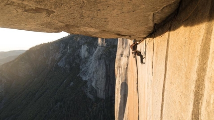 Nicolas Favresse, Siebe Vanhee, El Corazon, Yosemite, El Capitan - Siebe Vanhee climbing the famous roof traverse of El Corazon, El Capitan, Yosemite during his 2017 repeat with Nicolas Favresse