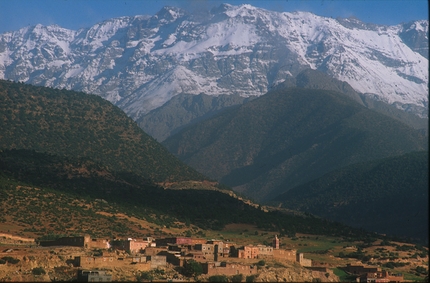 Scialpinismo in Marocco, Alto Atlante, Africa - Prima panoramica sulla catena dell'Alto Atlante.