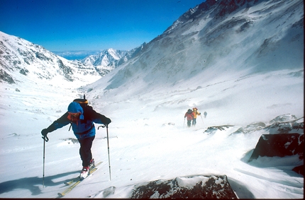 Scialpinismo in Marocco, Alto Atlante, Africa - Lottando contro la bufera.