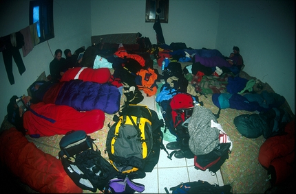 Scialpinismo in Marocco, Alto Atlante, Africa - Il rifugio Neltner... senza riscaldamento e elettricita'.