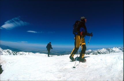 Scialpinismo in Marocco, Alto Atlante, Africa - Ultimi metri verso la cima del Monte Toubkal, la più alta del Nord Africa.