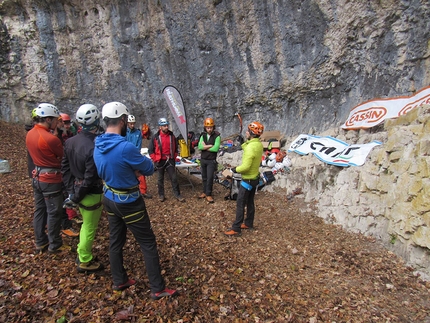 Drytooling a Ferrara di Monte Baldo - Dry tooling nella falesia Val dei Coali a Ferrara di Monte Baldo