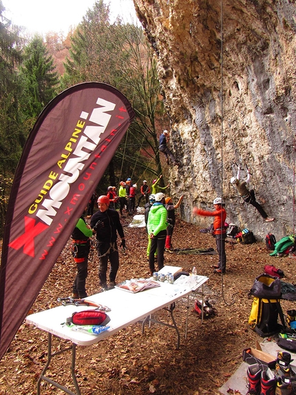 Drytooling a Ferrara di Monte Baldo - Durante il meeting di dry tooling nella falesia Val dei Coali a Ferrara di Monte Baldo nel 2016