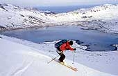 Isole Lofoten Scialpinismo in Norvegia - Discesa da una sella, nei pressi di Reine, Norvegia
