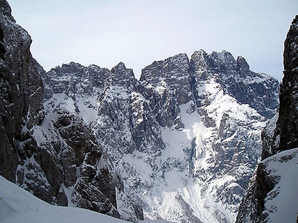 Alpi Giulie: scialpinismo in Friuli  - La parete nord est del Montasio, ripresa dalla Sella Nabois.