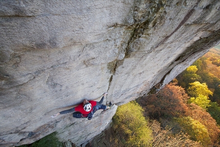 James Pearson Power Ranger, Sunset Rocks, Chattanooga, USA - James Pearson durante la prima libera di Power Ranger a Sunset Rocks, Chattanooga, USA - una sola fila di prese su una parete altrimenti completamente liscia.